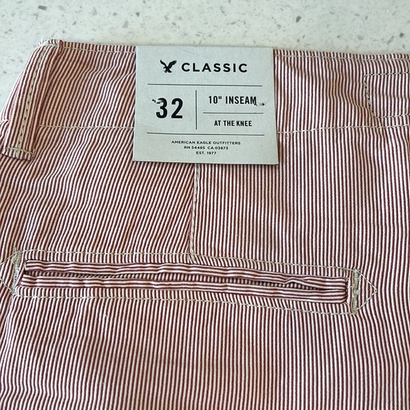 Men’s NWT 10” inseam Classic Shorts Size 32 - Picture 4 of 6